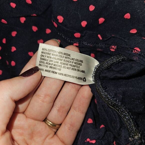 Isabel Maternity Navy W/ Hearts V-Neck Maternity Tee Womens Size S - Picture 6 of 6